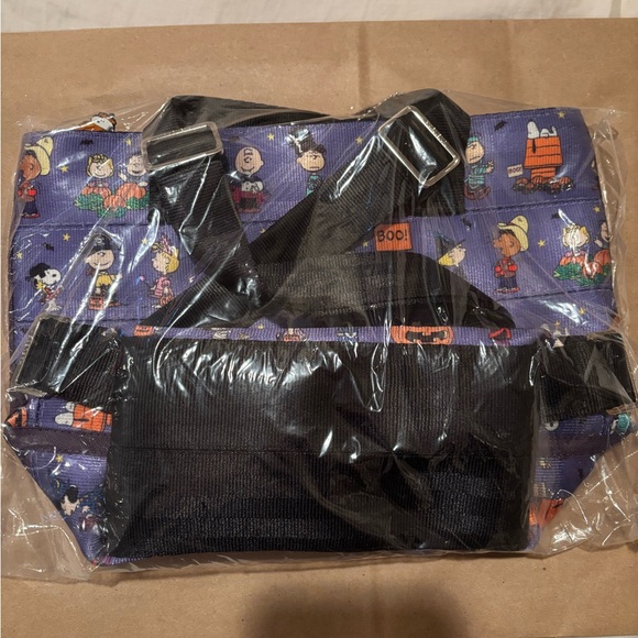 Harvey’s Seatbelt Peanuts Halloween Streamline Backpack / NEW in sealed package